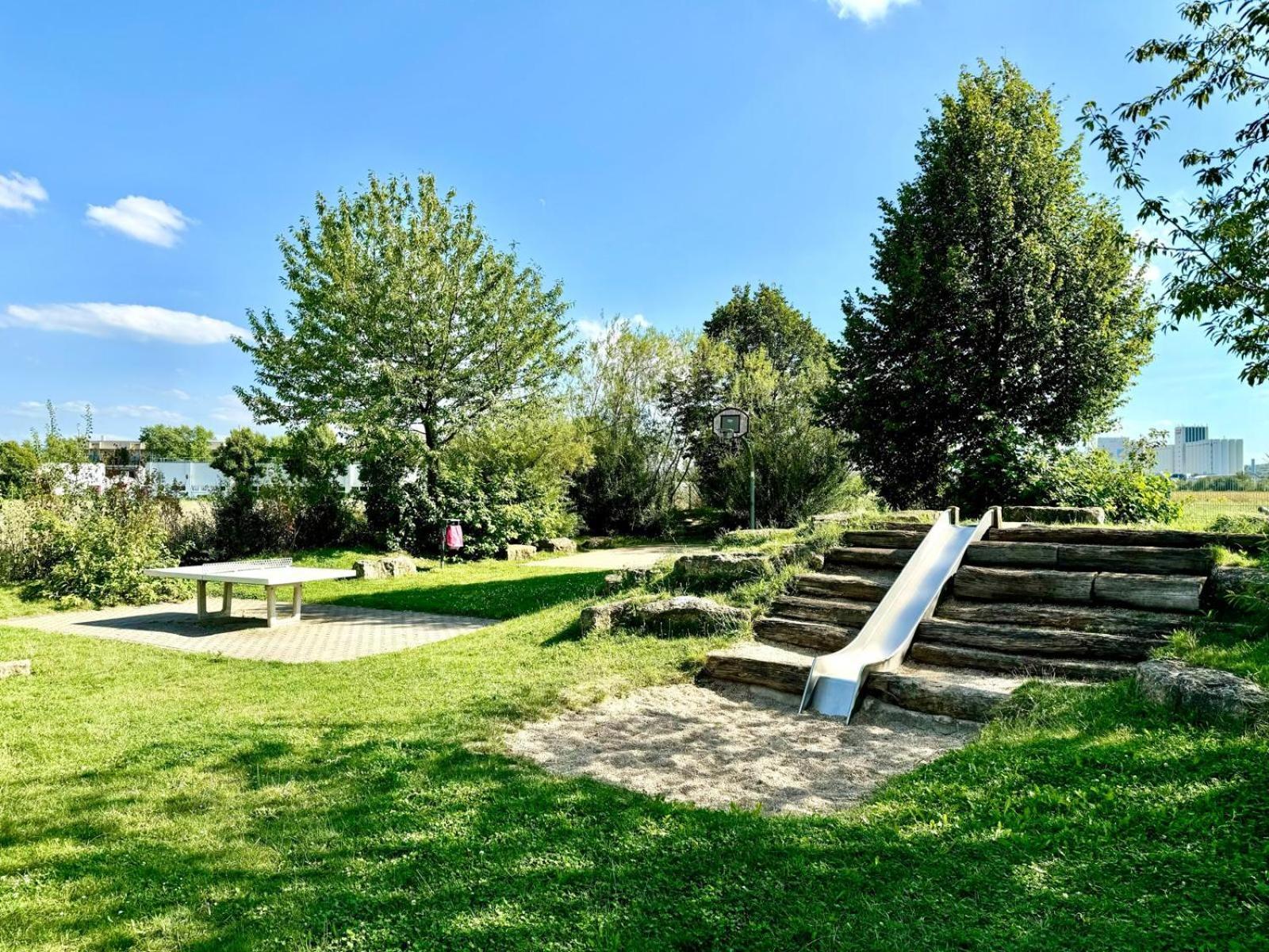 Design - Terrasse - Streaming - Privatparkplatz - Klinikum - Uni - Zentral Apartment Erfurt