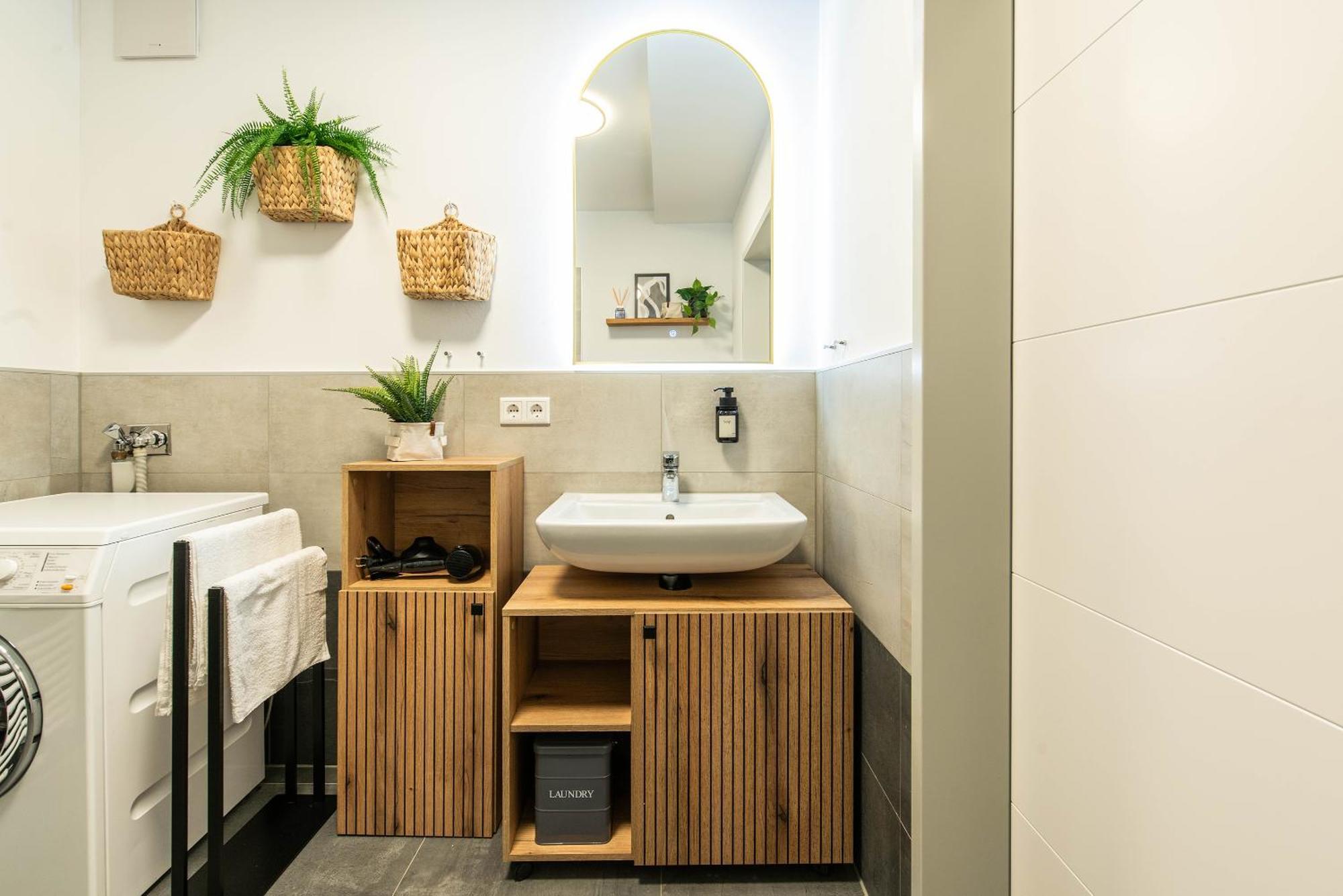 Apartment Design - Terrasse - Streaming - Privatparkplatz - Klinikum - Uni - Zentral *